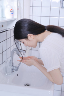 怎样用手指把一个男孩子做哭
